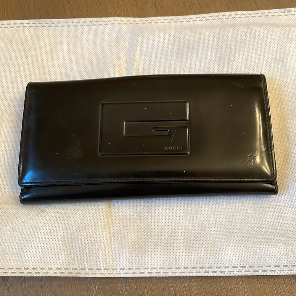 Vintage authentic Gucci patten leather wallet